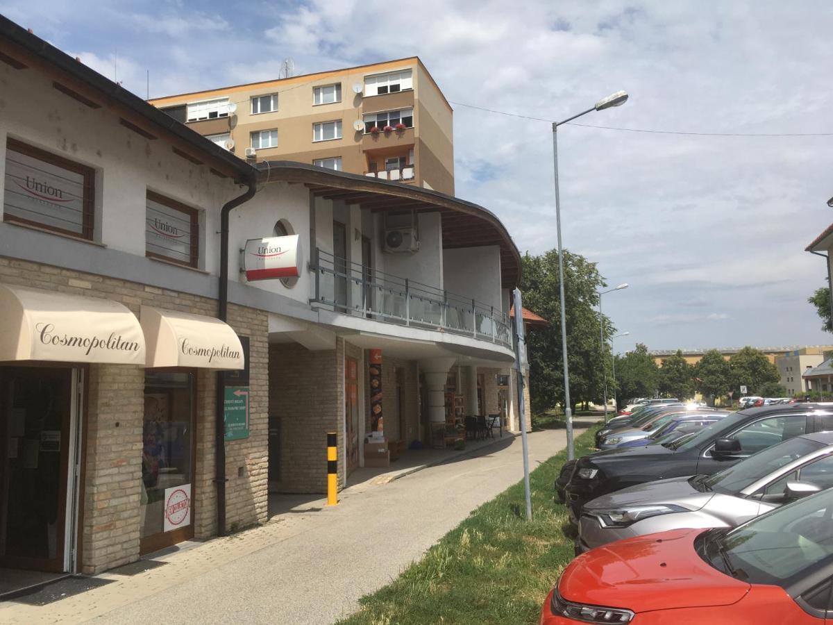 Konde Apartments D Dunajská Streda Exterior foto